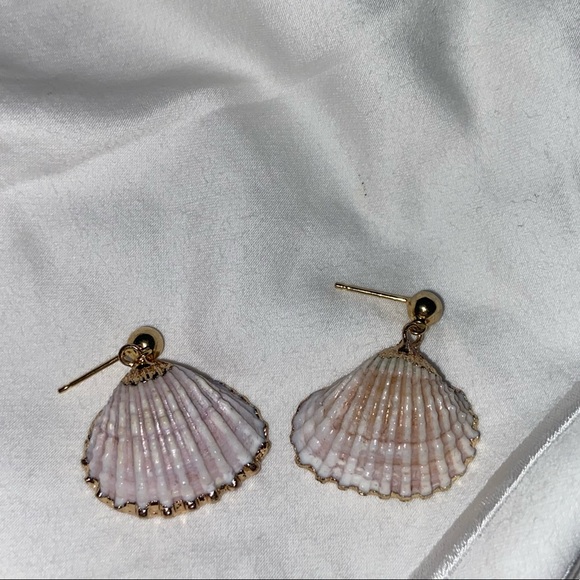 Never worn Shell earrings 🌸🐚 - Picture 3 of 4